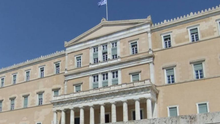 Συγκέντρωση δημάρχων έξω από τη Βουλή – Θα επιδώσουν ψήφισμα